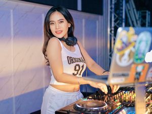 Anne Ardina Seksi Sewajarnya Untuk Tampilan Nge-DJ Anne Ardina Seksi Sewajarnya Untuk Tampilan Nge-DJ