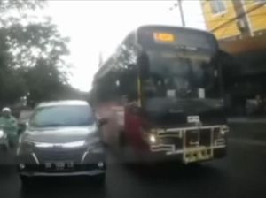Viral Armada Teman Bus Makassar Menyalip dari Kiri, Operator Anggap Hal Biasa