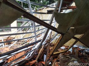 Atap SDN Cilaja 4 Pandeglang Ambruk, Pemkab Harap Bantuan Pemprov Banten