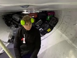 Ooo.. Ternyata Begini Daleman Bagasi Pesawat