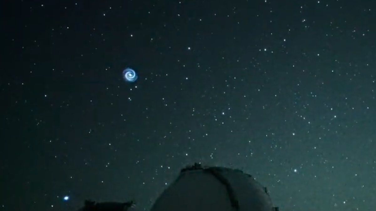 Benda Biru Spiral Misterius Terlihat Berputar di Langit Hawaii