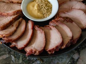 Duh! 5 Orang Ini Dijebak Makan Daging Babi oleh Orang Terdekat