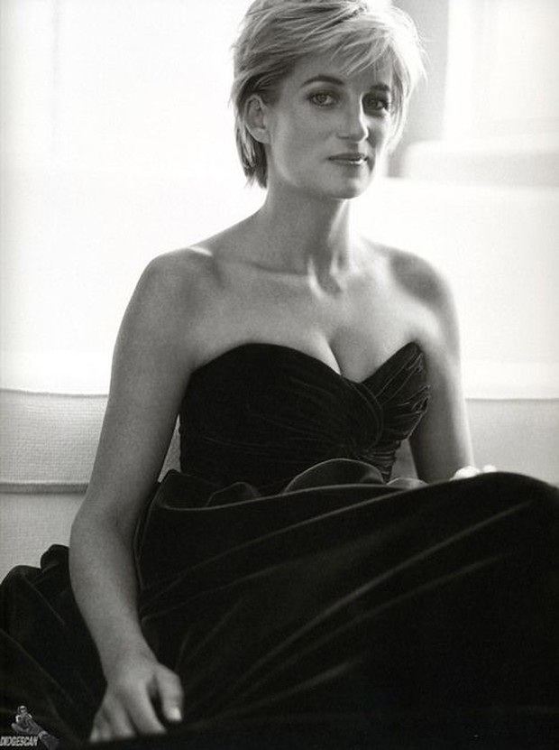 Foto: pinterest.com/Fanpop Foto Putri Diana untuk Vanity Fair oleh Mario Testino, 1997/
