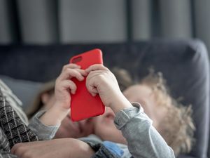Waspada! Screen Time Berlebih di Akhir Pekan Bisa Picu Penyakit Waspada! Screen Time Berlebih di Akhir Pekan Bisa Picu Penyakit