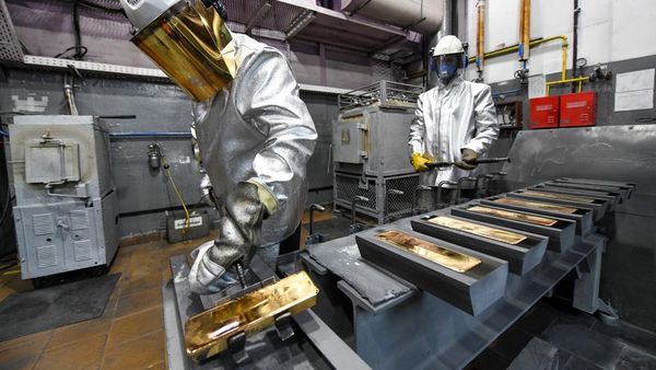 Intip Pabrik Logam Mulia Rusia yang Cetak Emas Batangan