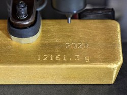 Harga Emas Menguat Di Tengah Isu Penurunan Suku Bunga AS