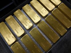 Israel Vs Iran Panas! Harga Emas-Minyak Membara, Bitcoin-Bursa Ambruk
