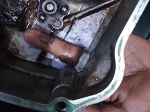 Usaha Damkar Bebaskan Jari Remaja Surabaya Tersangkut di Mesin Motor Usaha Damkar Bebaskan Jari Remaja Surabaya Tersangkut di Mesin Motor
