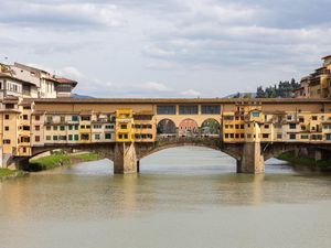 Naik Mobil Lewat Jembatan Ini, Bule AS Didenda Rp 8 Juta