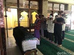Wafat Kena Serangan Jantung, Shinta Ratri Dijadwalkan Pasang Ring Hari Ini
