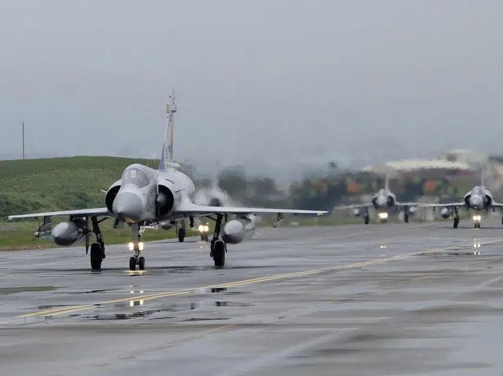 34 Pesawat China Menyusup, Taiwan Kirim Jet Tempur-Aktifkan Sistem Rudal 34 Pesawat China Menyusup, Taiwan Kirim Jet Tempur-Aktifkan Sistem Rudal