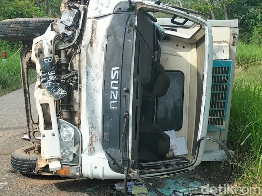 Kecelakaan Maut Mobil Boks vs Minibus di Batanghari Jambi, 1 Tewas