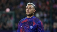 Kiper Keylor Navas tergusur dari posisinya seiring kedatangan Gianluigi Donnarumma dan kini memperkuat Newells Old Boys di Argentina. Foto: Getty Images/Xavier Laine