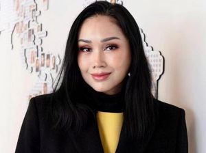 Makin Cantik dan Tampil Muda, Ini Potret Kulineran Titi DJ