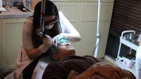 Perawatan Anti Aging dengan Perpaduan Teknologi Canggih dan Tradisional