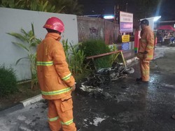 Tangki Bocor, Motor Terbakar Usai Isi BBM Depan SPBU di Depok