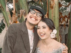 Viral Kisah Nikah di KUA Gratis, Pengantinnya Foto Latar Pohon Pisang