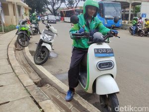 Kisah Ojol Pakai Motor Listrik: Bawa Penumpang Jakarta-Bogor, Baterai Habis Telepon Teman