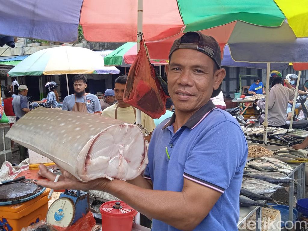 Ada Ikan Hiu Bintang hingga Terong Asam di Pasar Babi Kota Singkawang Ada Ikan Hiu Bintang hingga Terong Asam di Pasar Babi Kota Singkawang