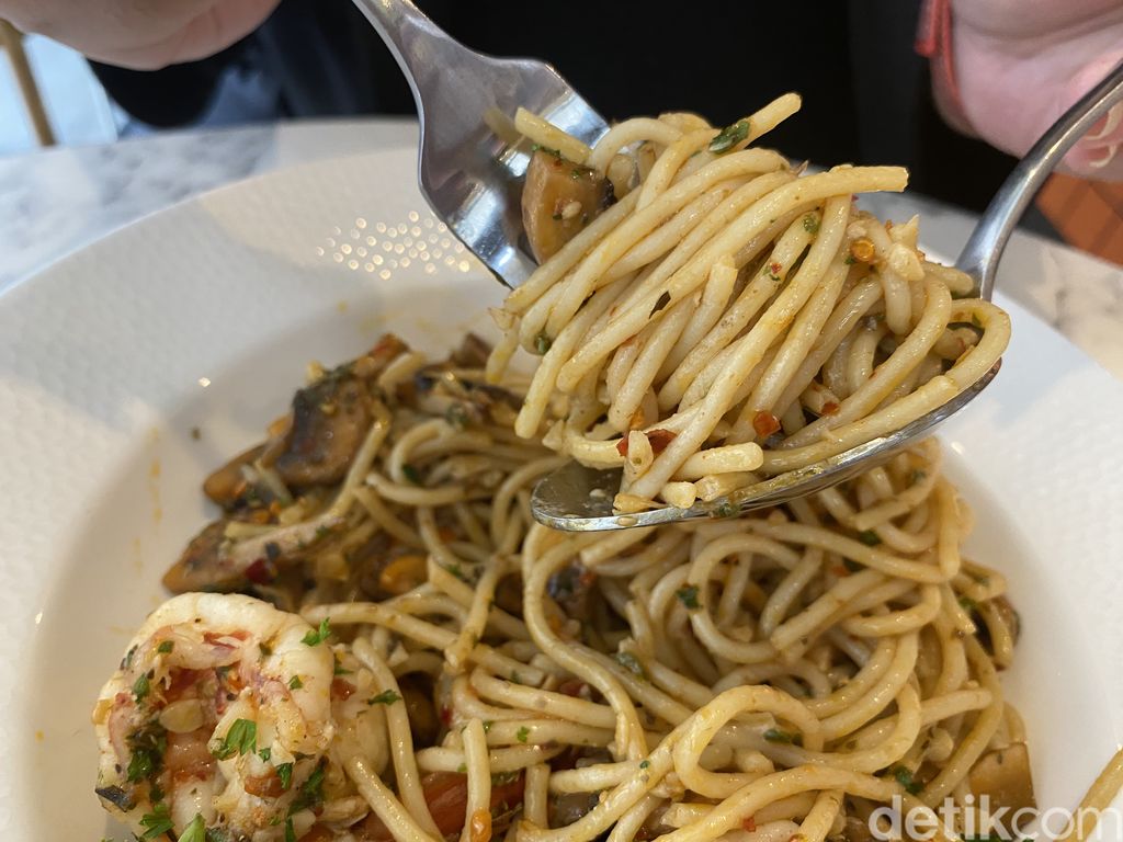 Pasta by The Park Gurih Pedas Spaghetti Aglio Olio di Taman Literasi