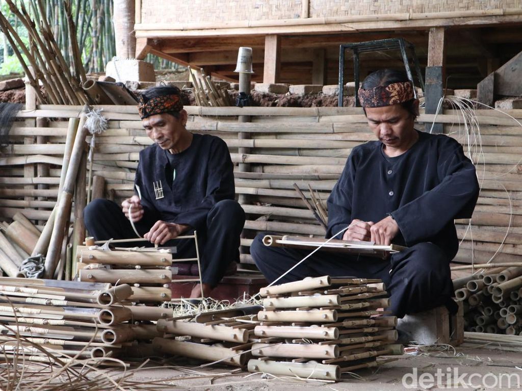 Cara Memainkan Angklung, Sejarah, dan Jenisnya Cara Memainkan Angklung, Sejarah, dan Jenisnya
