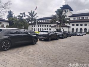 Urgensi Pemprov Jabar Sewa Mobil Listrik Dipertanyakan Urgensi Pemprov Jabar Sewa Mobil Listrik Dipertanyakan