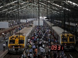 Tabrakan Kereta di India Tewaskan 50 Orang dan 300 Lainnya Dirawat di RS