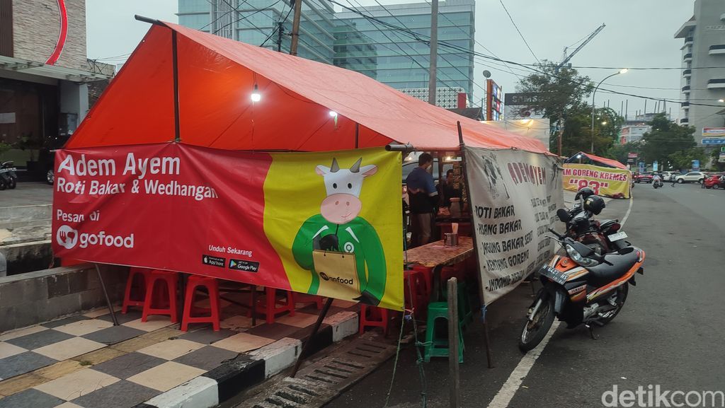 Potret warung Adem Ayem di Jalan KH Ahmad Dahlan, Semarang, Rabu (1/2/2023).