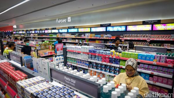 Relaunching Gerai di PIM 2, Watsons Hadirkan Konsep Baru