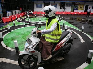 Salin Rupa Ujian Praktik SIM, Dari Angka 8 Jadi Huruf S Salin Rupa Ujian Praktik SIM, Dari Angka 8 Jadi Huruf S