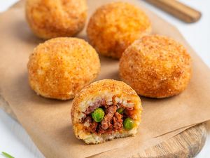 Resep Kroket Nasi Isi Daging yang Renyah Enak untuk Camilan atau Bekal Resep Kroket Nasi Isi Daging yang Renyah Enak untuk Camilan atau Bekal