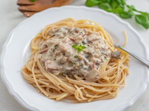 Resep Spaghetti Saus Ayam dan Jamur yang Creamy Lezat