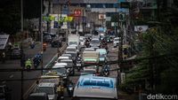 Sabar Gaes, Truk Mogok Bikin Lalin Ciputat-Pasar Jumat Macet