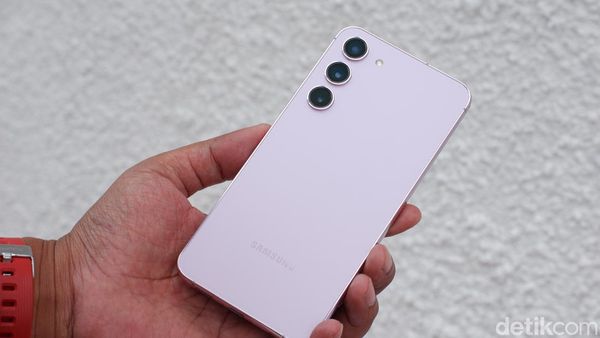 Unboxing Samsung Galaxy S23 Plus 5G: Warna Lavender Bikin Tergoda