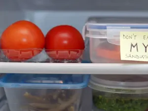 Stok Makanannya Dicuri Teman, Netizen Ini Malah Dibentak Oleh Teman Sendiri