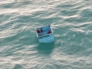 Nelayan Bintan Sepekan Terombang-ambing Pakai Fiber Ikan hingga Laut Babel Nelayan Bintan Sepekan Terombang-ambing Pakai Fiber Ikan hingga Laut Babel