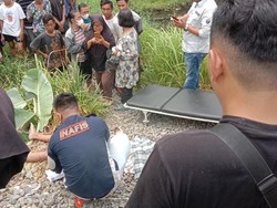 Duduk Santai di Rel, Tukang Galon Tewas Tertabrak Kereta Api di Deli Serdang