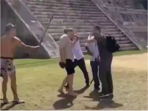 Iseng Naik ke Situs Suku Maya, Turis Ini Dipukuli Massa dan Masuk Tahanan