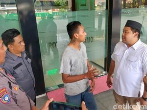 Viral Umpat Jokowi Lewat Lagu, Pemuda di Lamongan Ini Ternyata... Viral Umpat Jokowi Lewat Lagu, Pemuda di Lamongan Ini Ternyata...