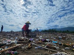 Jelajah Virtual Pemburu Rezeki di Lautan Sampah Pantai Loji