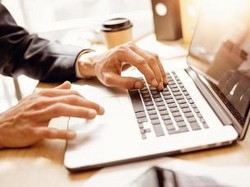 Ringan Dibawa, Laptop Ini Bisa Jadi  Andalan untuk Kerja Hybrid