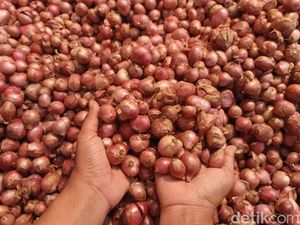Di Toko Ini Pembeli Boleh Bayar Belanjaan Pakai Bawang Merah