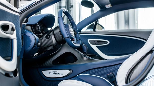Bugatti Chiron Profilee yang cuma ada satu unit laku US$10,7 juta atau Rp160,4 miliar (kurs US$1 = Rp14.899) di lelang RM Sotheby. Ini merupakan mobil termahal yang pernah laku di pelelangan.