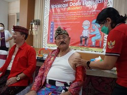 Bupati Karangasem Disuntik Vaksin Booster Kedua, Harap Diikuti Warga