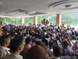Duduk Perkara Dekan FKOR UNS Disomasi Berbuntut Mahasiswa Demo MWA