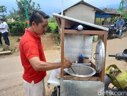 Jalan Rusak, Warga Desa di Subang Ini Memilih Belanja ke Luar Daerah