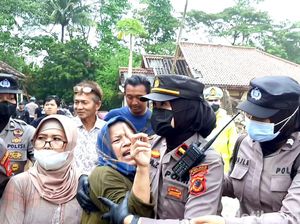 Potret Memilukan Warga Terdampak Penggusuran Tol Japek II Karawang