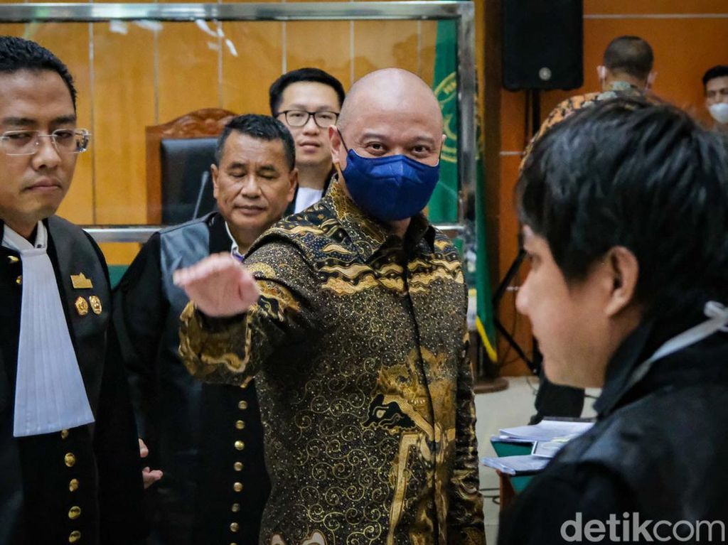 Jaksa Ungkap Irjen Teddy Terima Duit SGD 27.300 Hasil Jual Sabu Sitaan Jaksa Ungkap Irjen Teddy Terima Duit SGD 27.300 Hasil Jual Sabu Sitaan