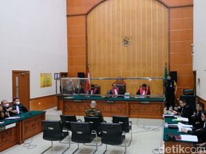Irjen Teddy Bantah Hakim soal Perintah Tukar Sabu Jadi Tawas Irjen Teddy Bantah Hakim soal Perintah Tukar Sabu Jadi Tawas