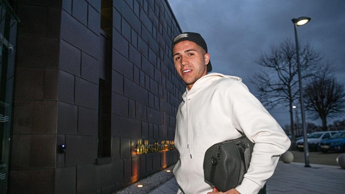 COBHAM, ENGLAND - FEBRUARY 01: Chelseas new signing Enzo Fernandez seen as he arrives at Chelsea Training Ground on February 1, 2023 in Cobham, England. (Photo by Darren Walsh/Chelsea FC via Getty Images)